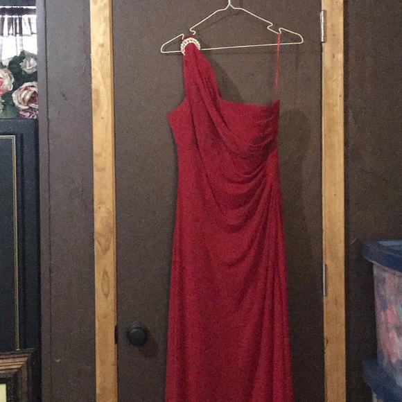 Long red evening wear dress - Picture 1 of 3